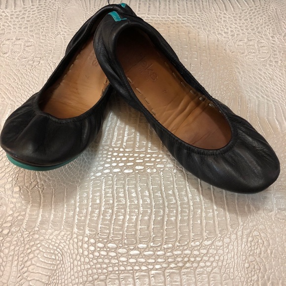 Tieks Shoes - Tieks by Gavrieli black matte ballet flats